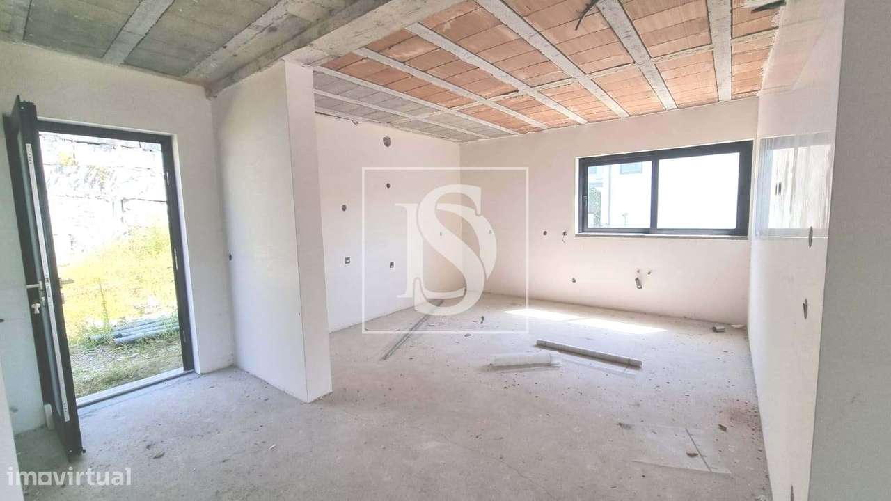 Moradia T3 independente, em construção, na Póvoa de Lanhoso-18