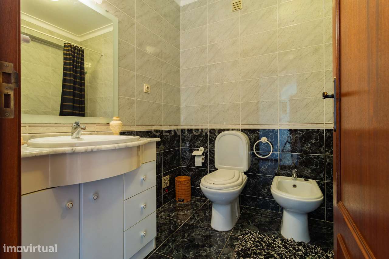 Apartamento T2 com Garagem e Sótão em Alcobaça - Excelente Oportunidad-11