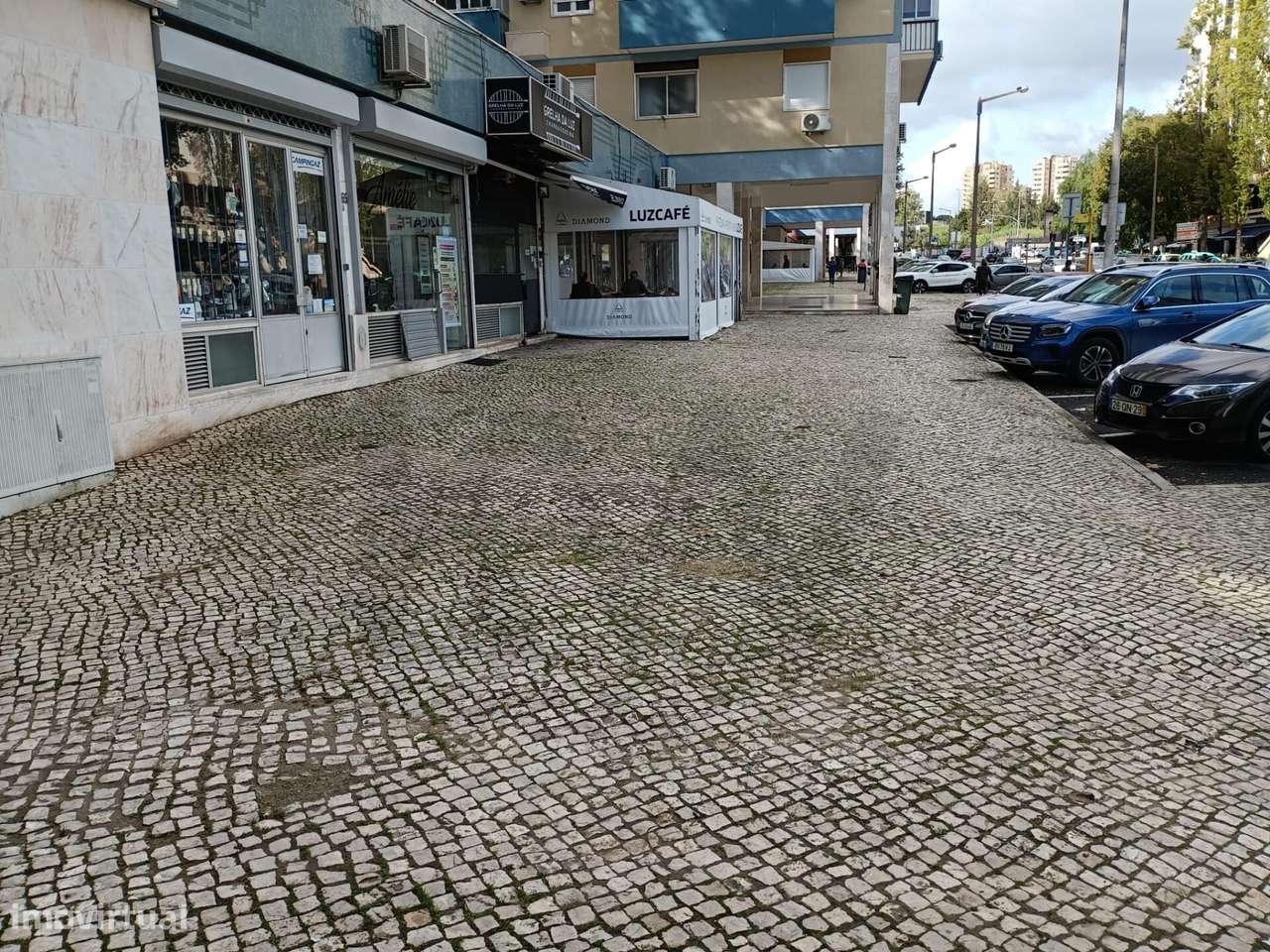 Loja Comercial para Venda – Estrada da Luz, Lisboa - Grande imagem: 2/6