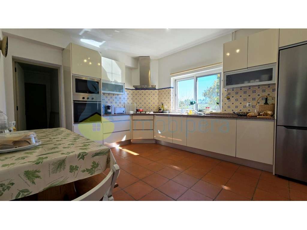 Moradia V4 com piscina e uma vista deslumbrante-19