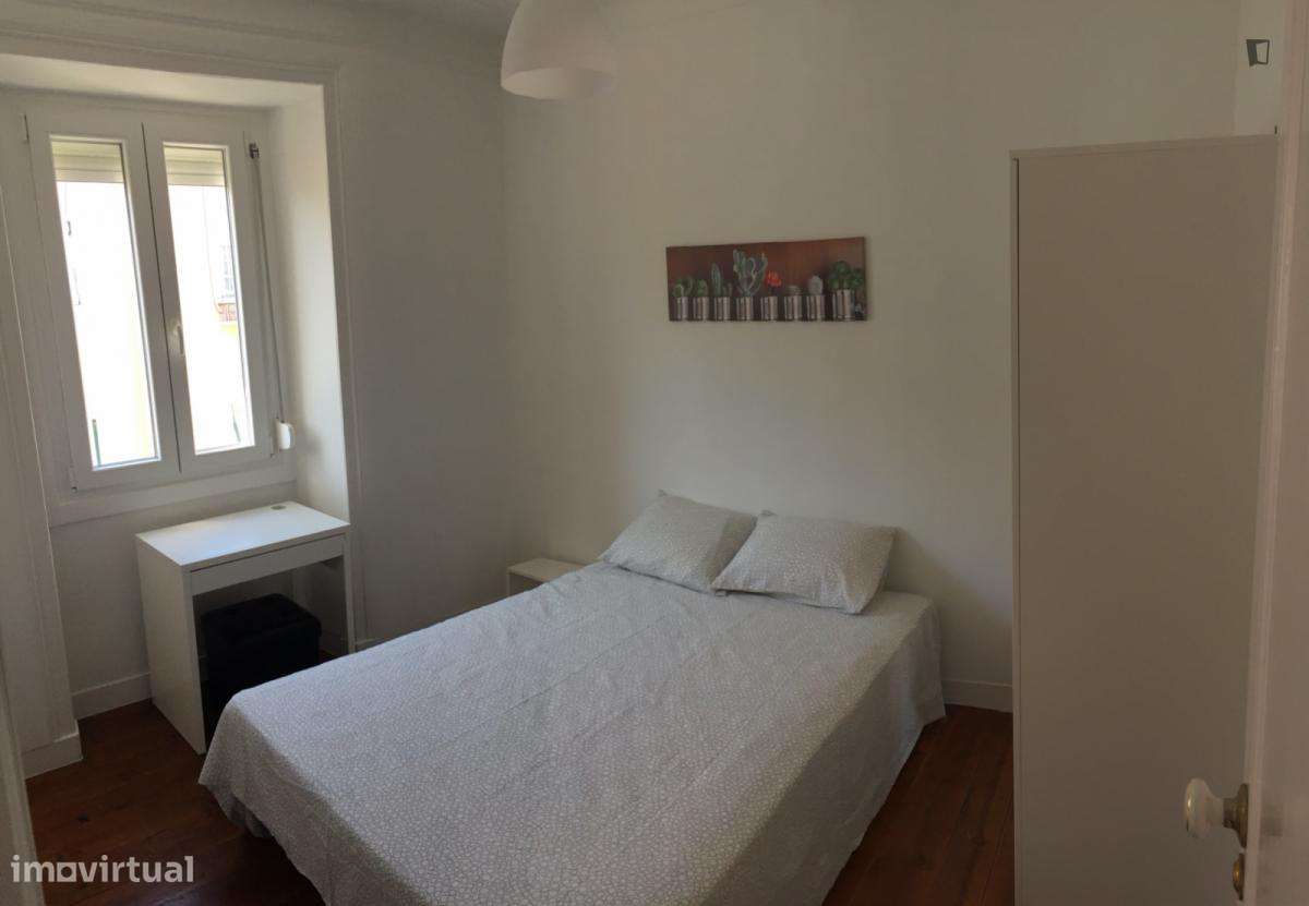 Quarto - localizado em Intendente Lisbon - Grande imagem: 4/10