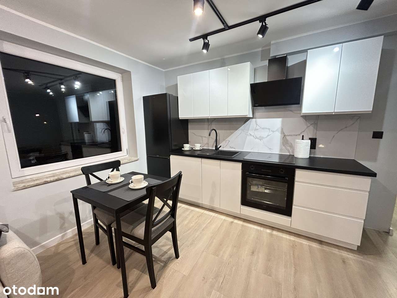 Apartament 40m2, wysoki standard, 2 pokoje , parking. Bez prowizji !