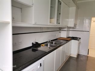 Benfica (Próx. Hospital da Luz) T1 com cozinha equipada