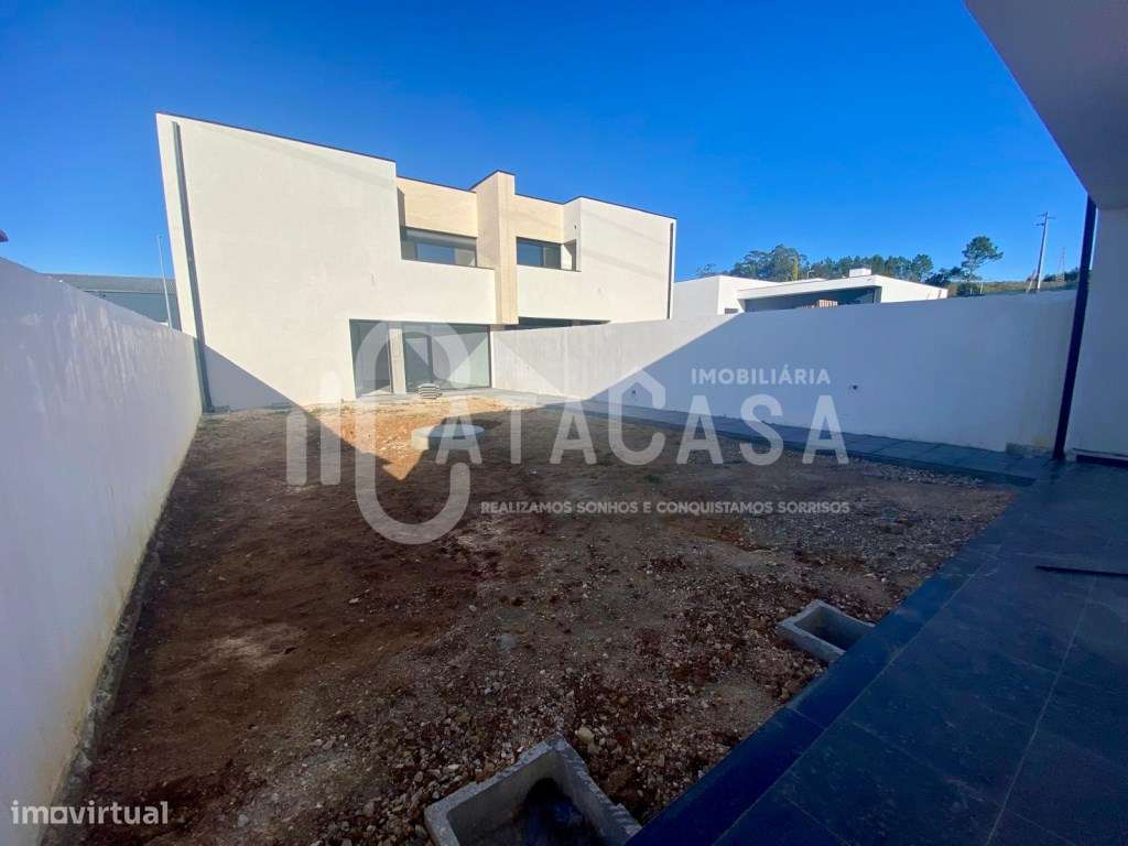 Moradia Geminada T3+1 Nova para Venda em Anadia-29