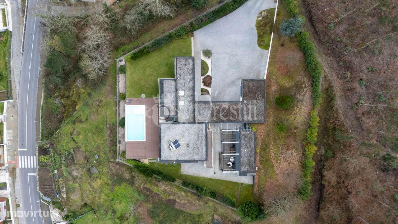 Moradia T4 com Vistas Deslumbrantes em Guimarães-57