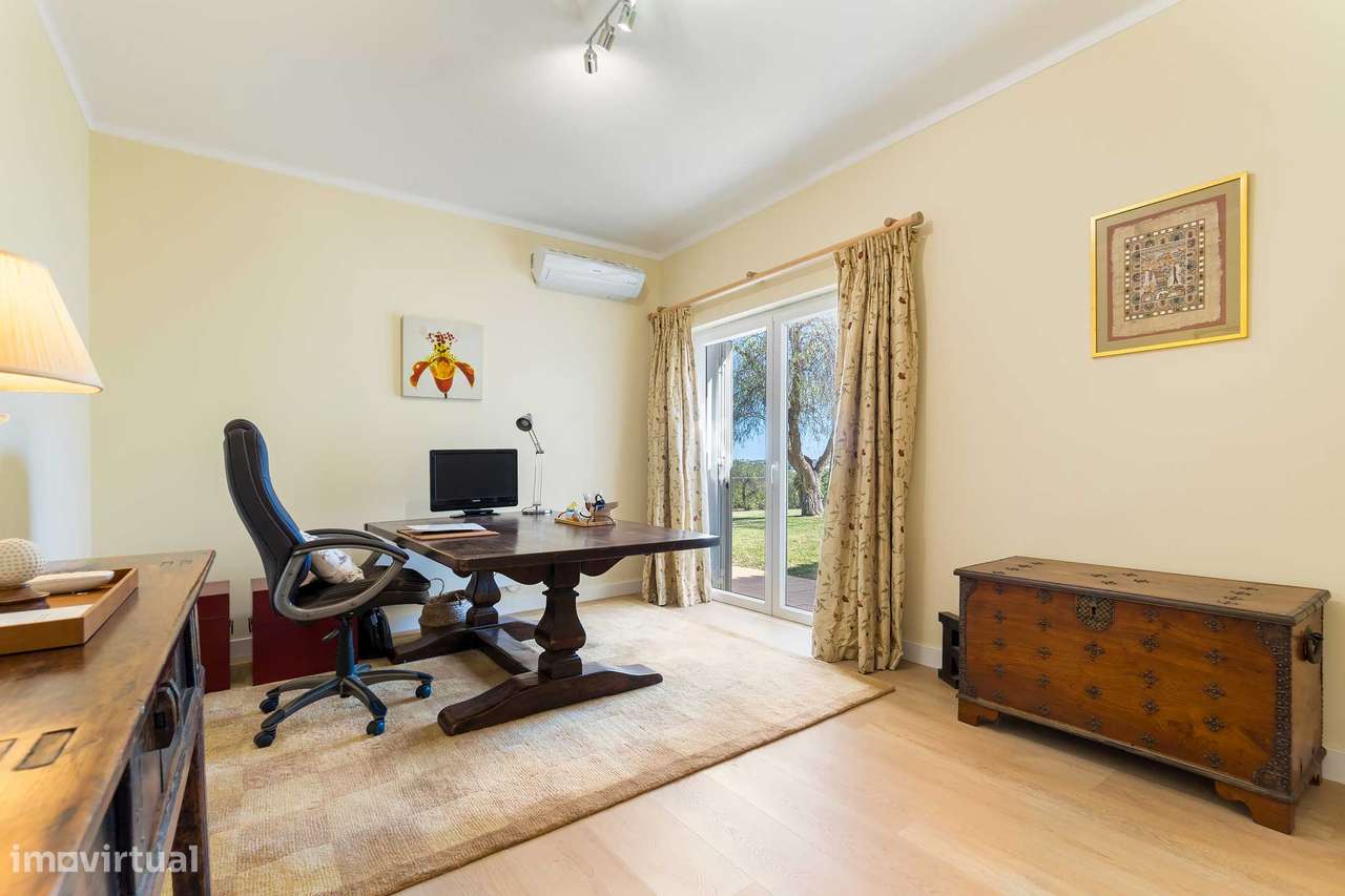 Moradia de luxo com piscina, anexo, campo de ténis  e jardim-34