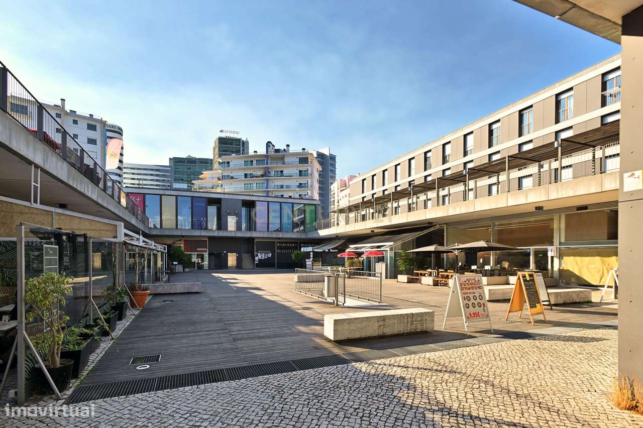 Trespasse de Restaurante (270 m2 + 2 esplanadas + 9 lugares de estacio-41