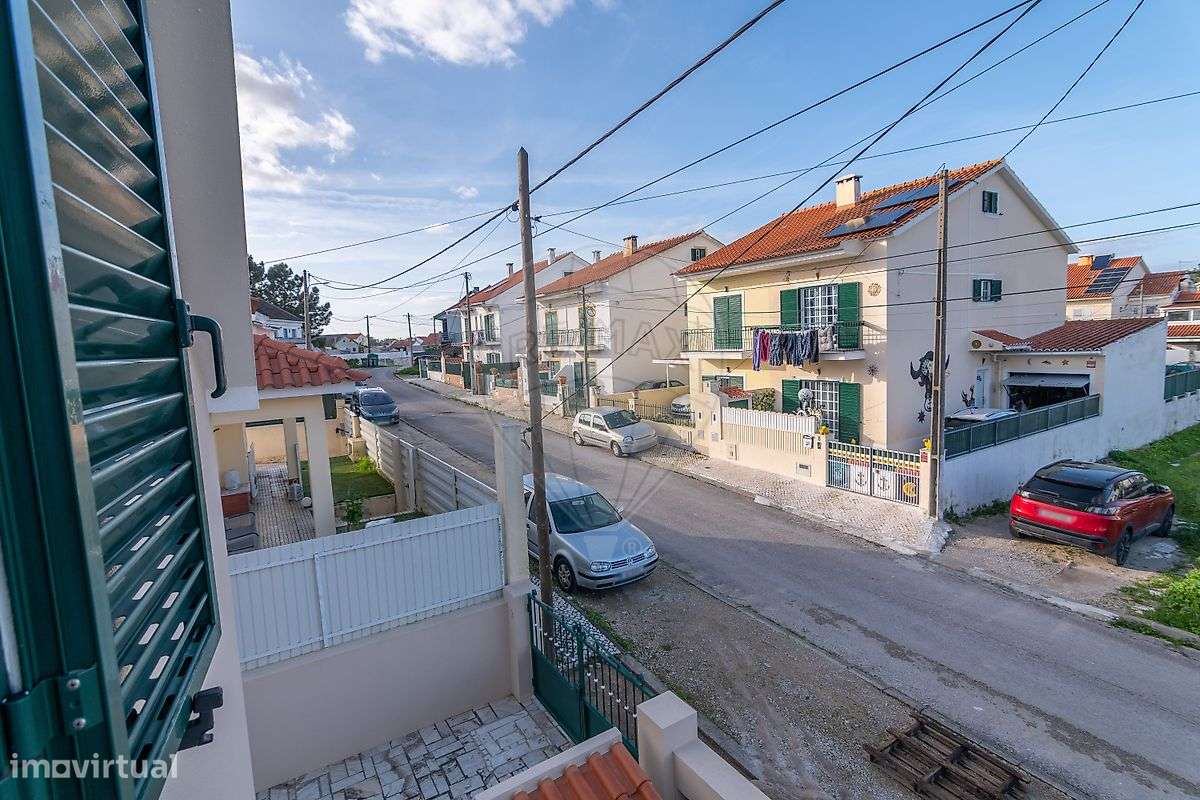 Moradia isolada T2+2 para venda na Quinta do Conde-41
