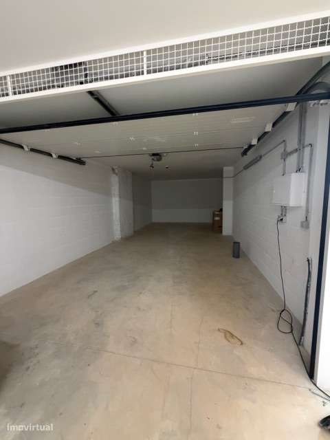 T2 em suítes, Varanda de 35,59 m² e Box para 2 Viaturas | Oeiras Golf-24