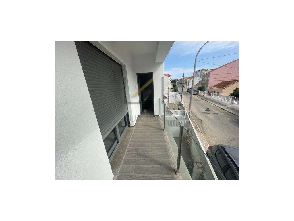 Apartamento T2, com varanda e arrecadação, Setúbal-17