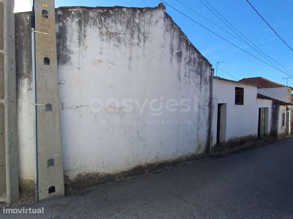 Imóvel com Armazéns e Garagem no Centro de Amiais de Baixo. - Grande imagem: 4/16