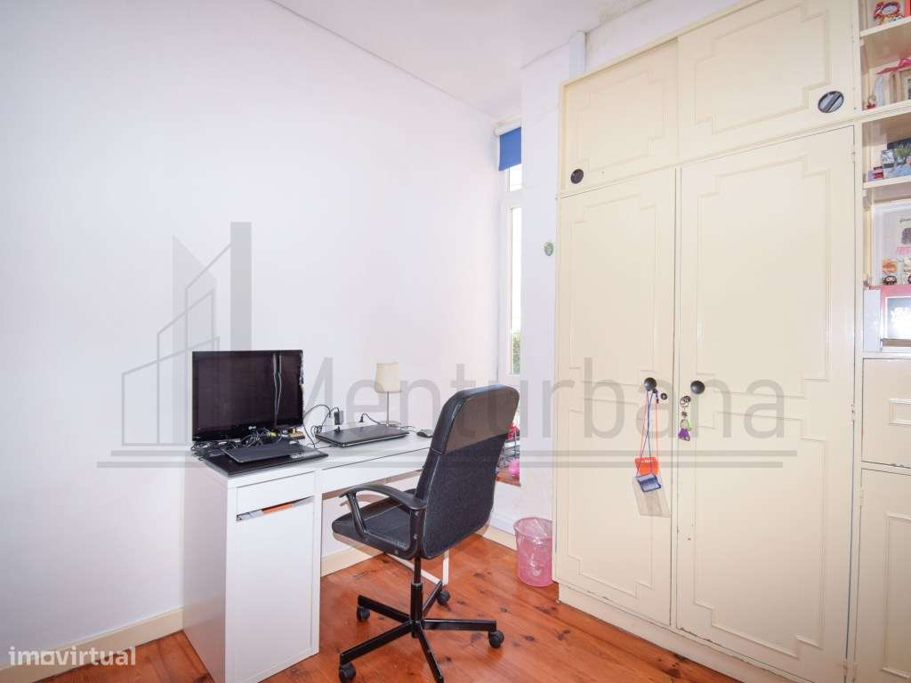 MORADIA INDEPENDENTE NO ESTORIL COM VISTA MAR-18