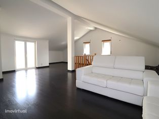 Apartamento T2 (Duplex), 3 minutos da Lourinhã.