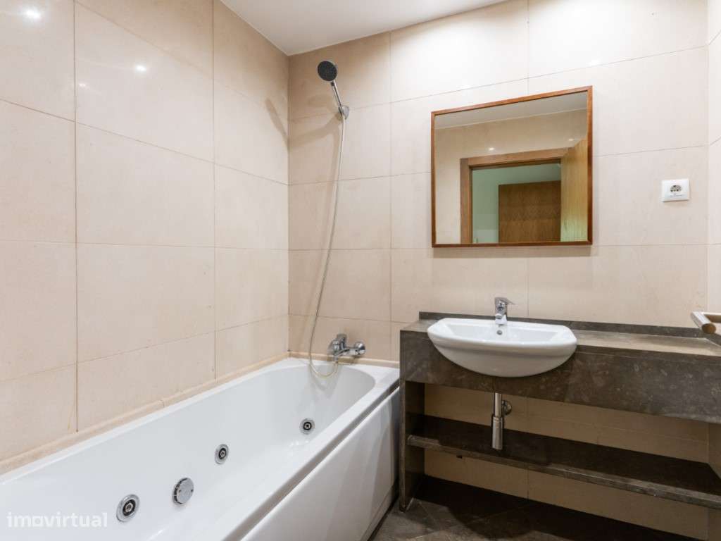 T3 com garagem e varanda com 23m2 - Colinas do Cruzeiro, Odivelas-14