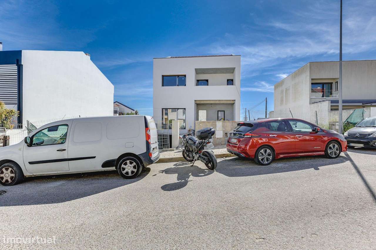 Moradia T4 com piscina em Caneças-58