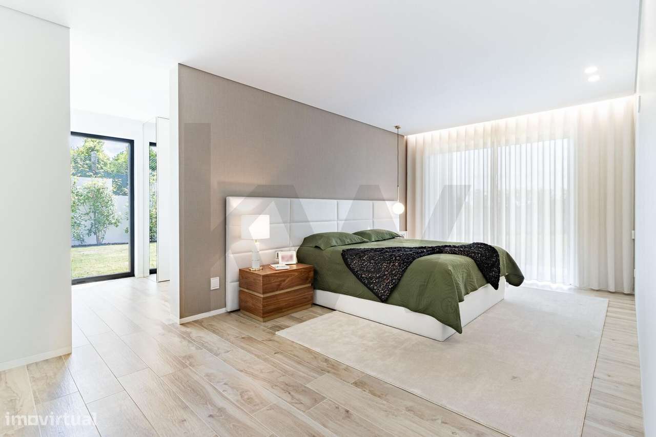 Moradia Térrea de Luxo com Piscina, Onde o Sonho se Torna Realidade-24