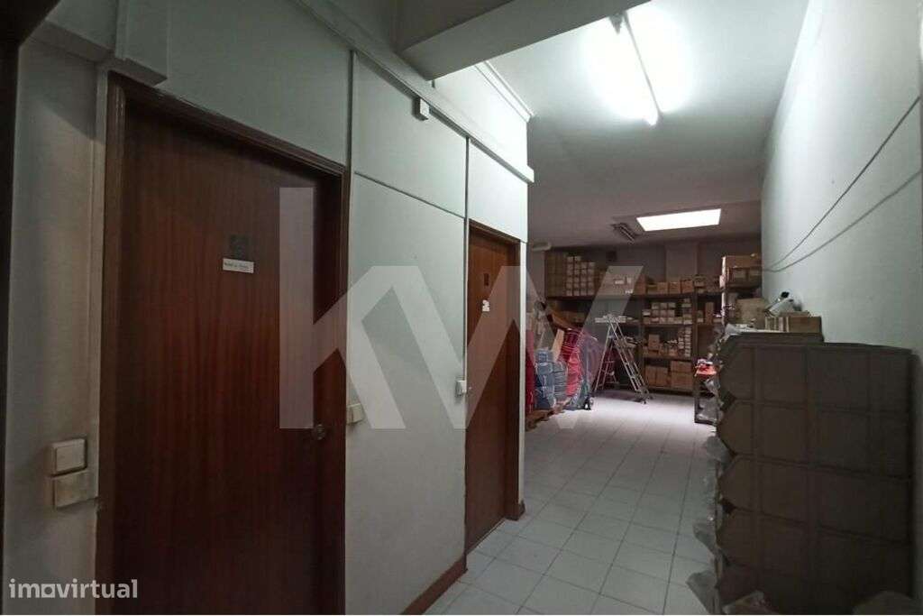 Loja Ampla na Rua Angelina Vidal, 3 Lugares Garagem. - Grande imagem: 4/12