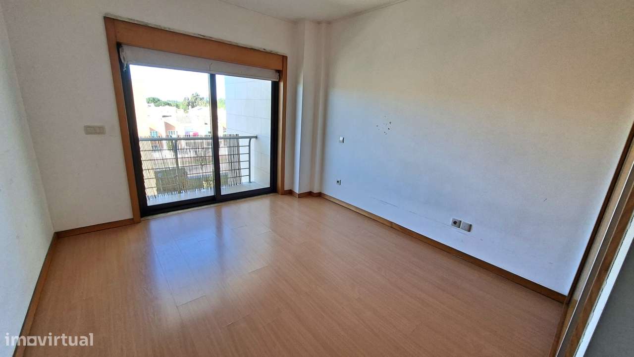 Apartamento T3 com 206m2  Box e 1 lugar estacionamento Pinhal Novo-11