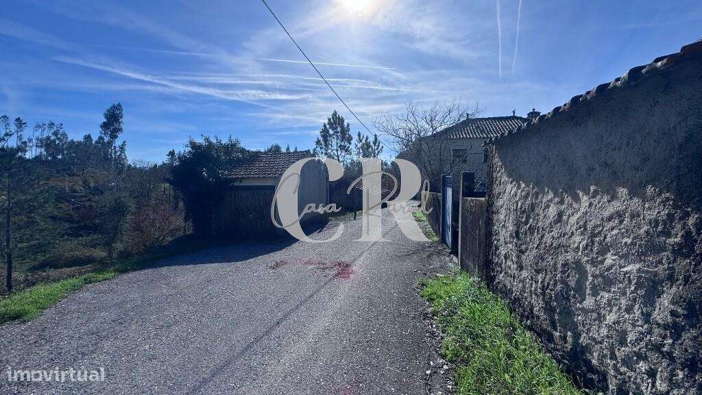 Casa de pedra com terreno e poço - Grande imagem: 3/27