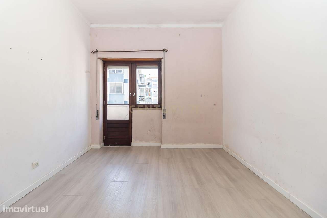 Apartamento de 4 assoalhadas na Amora-17