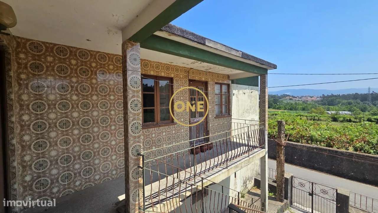 Moradia T4 para Restauro em Lousado com Projeto Aprovado-16