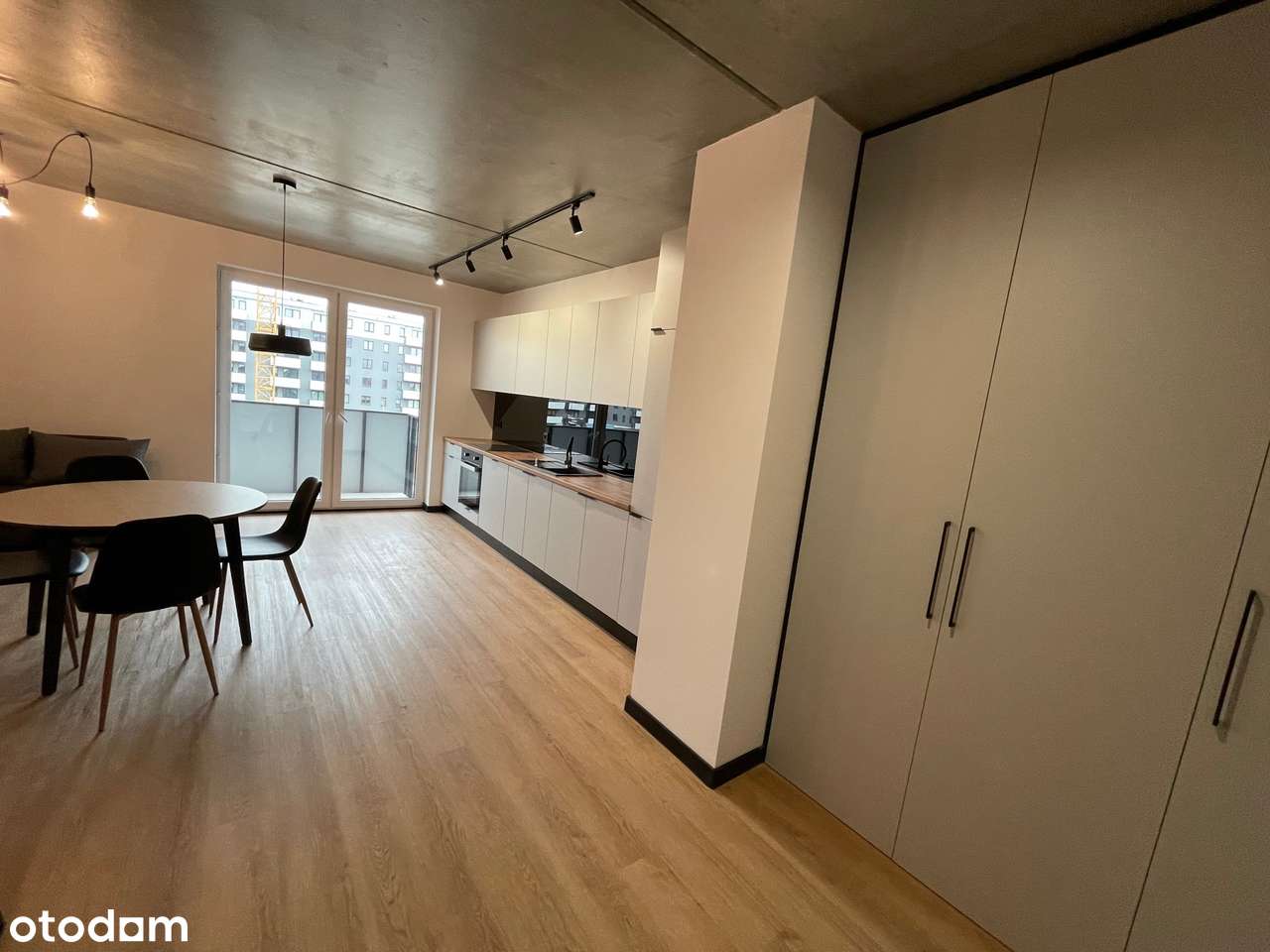 kawalerka / parking/ oferta bezpośrednia-0