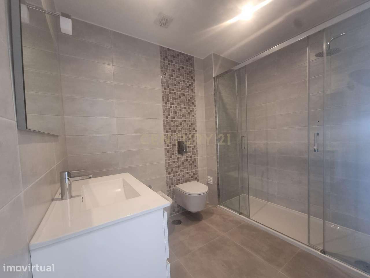 APARTAMENTO T1 - RÉS-DO-CHÃO - VISTA PANORÂMICA - TERRAÇO - GARAGEM - - Grande imagem: 4/17