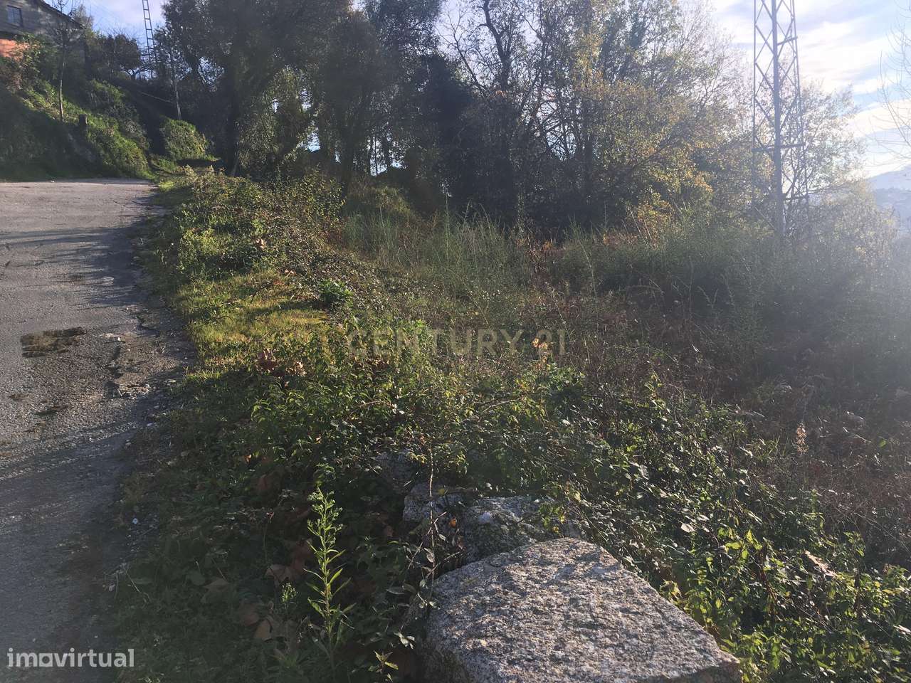 Terreno com 980m2 para construção - Grande imagem: 2/15