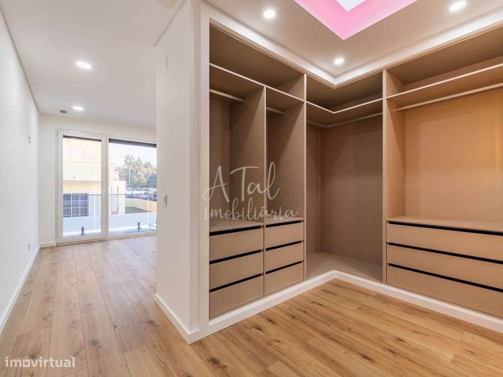 Moradia V4 com piscina em Azeitão-39