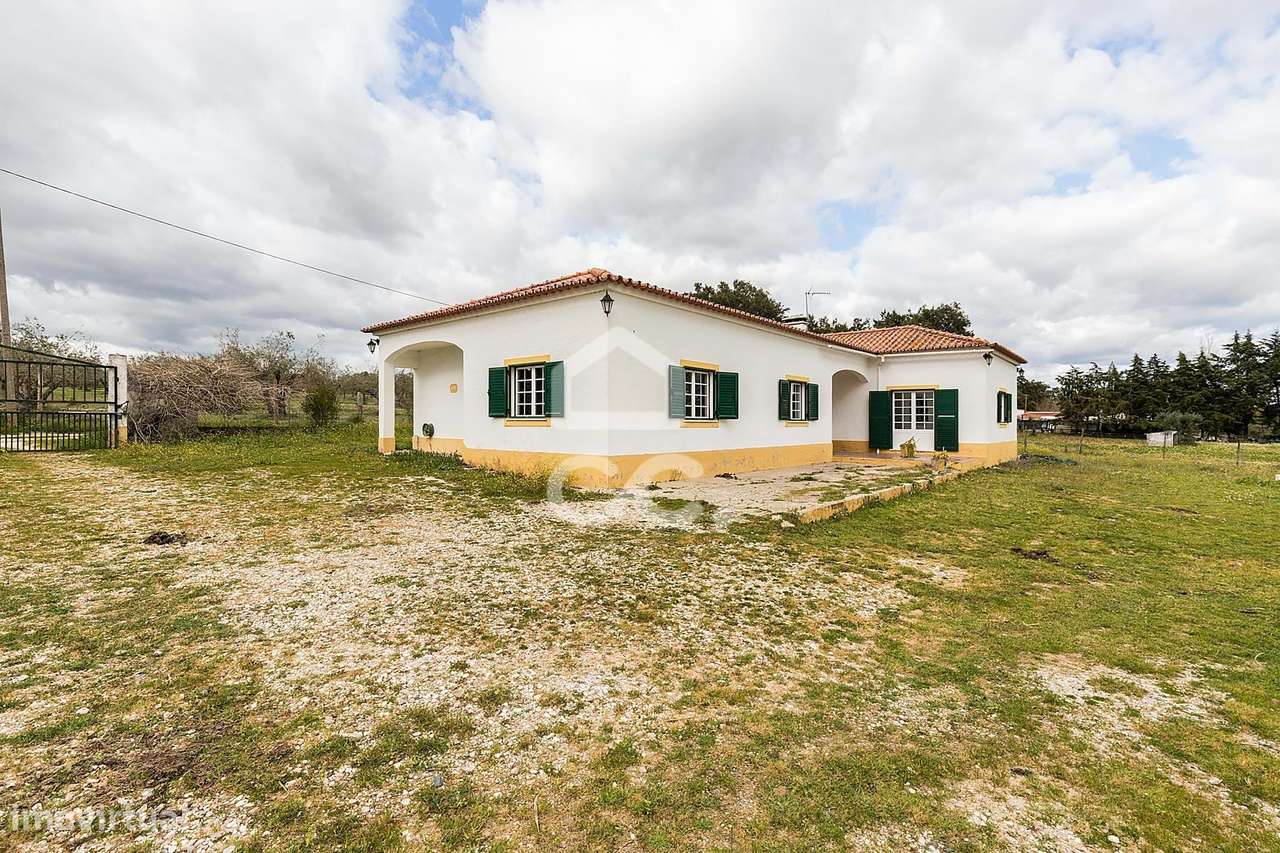 Quinta de 0,7 ha com Moradia T4 e Anexos | Azaruja, Évora - Grande imagem: 4/60