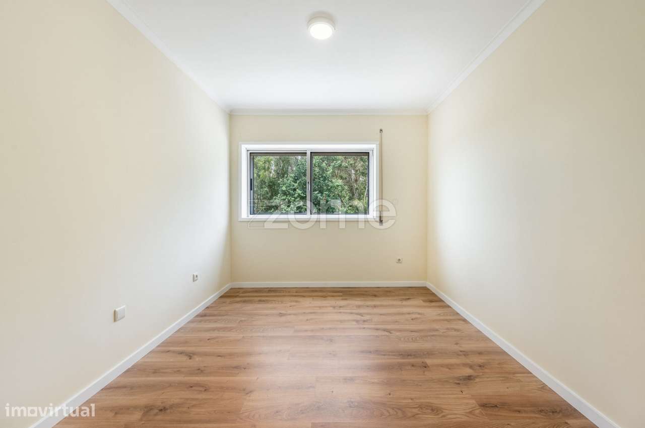 Apartamento T3 Renovado com Garagem Box em Águas Santas-14