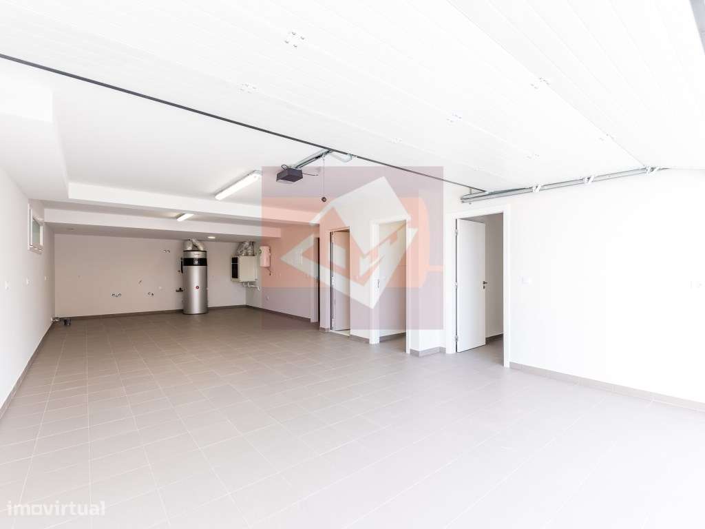 Moradia V5 nova no Bairro do Trigache em Famões-34