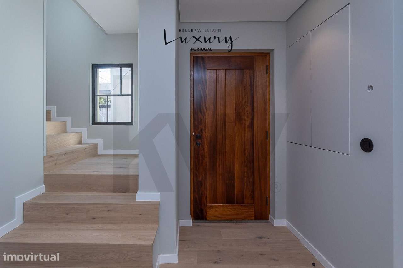 Moradia T3 - 3 Suites, Jardim, Piscina e Garagem totalmente remodelada - Grande imagem: 4/49