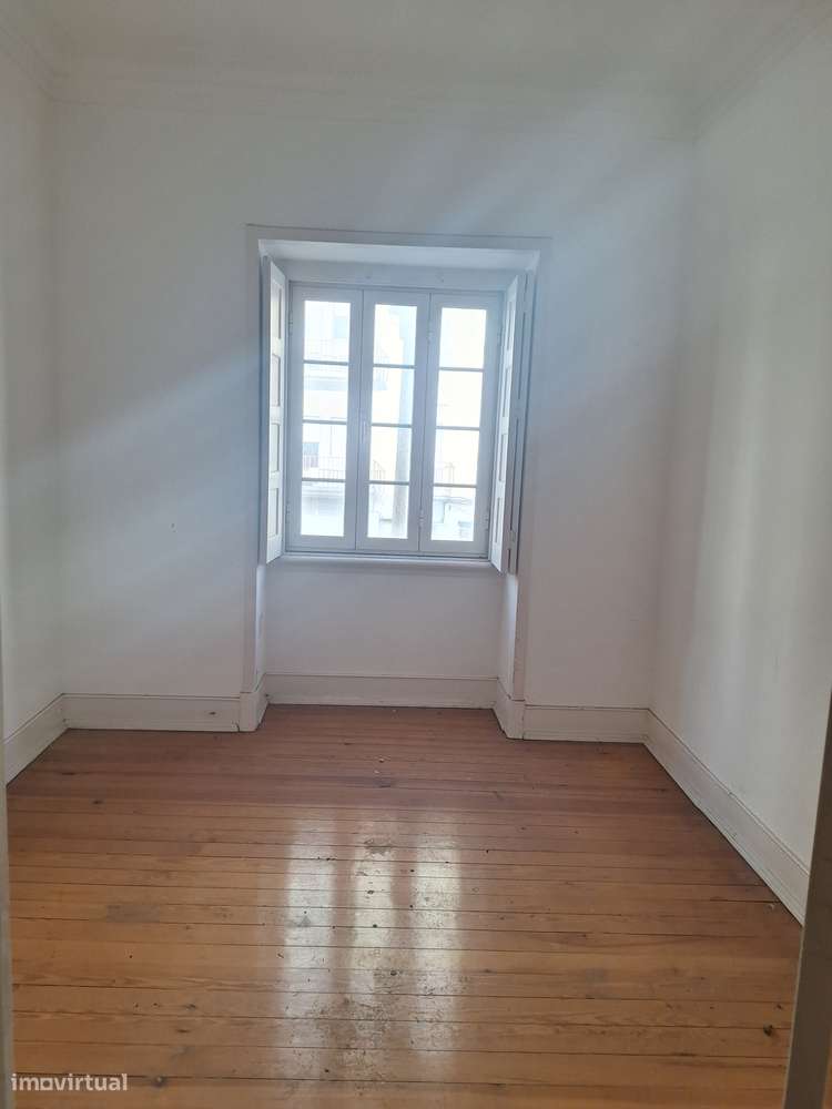 Prédio devoluto SEM Inquilinos junto ao Mercado de Arroios - Grande imagem: 3/24