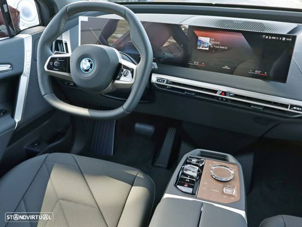 BMW iX xDrive 40 Pack Desportivo - 11