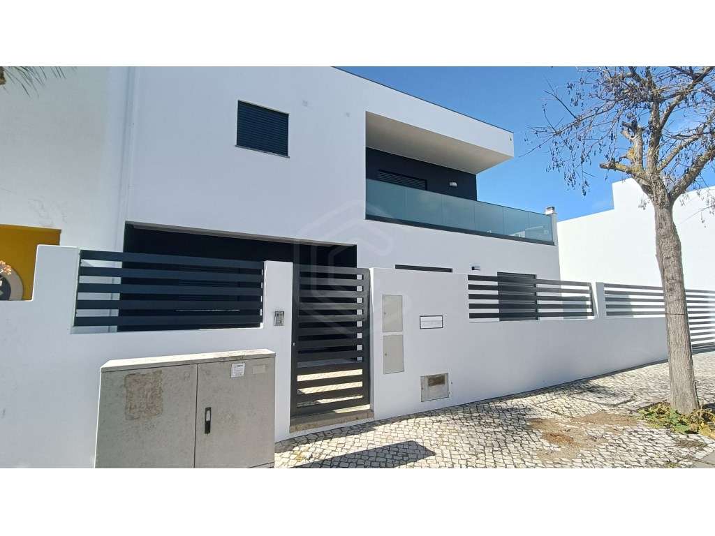 Moradia T3 com piscina em Moncarapacho, Algarve - Grande imagem: 2/36