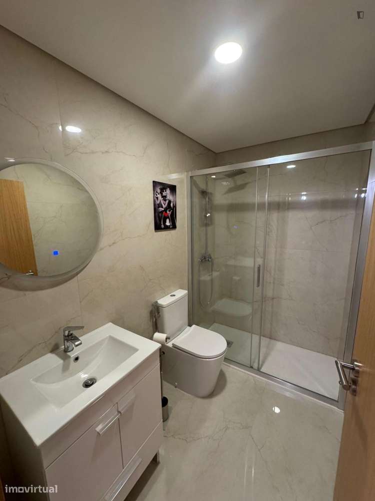 Quarto - localizado em Paranhos Porto - Grande imagem: 2/11