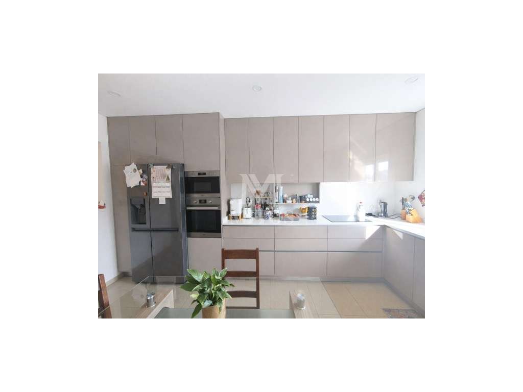 Moradia T4+1 com excelente localização em Barroselas - Grande imagem: 3/31