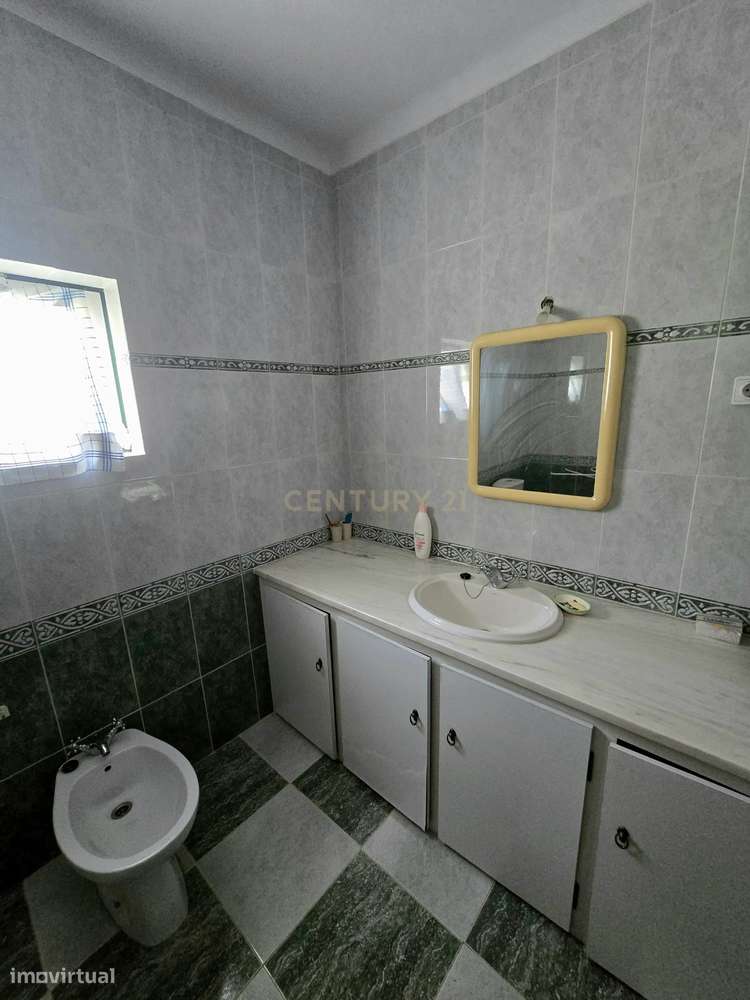 Moradia T3 com 2000 m² de Terreno, Poço, Forno Tradicional e Garagem –-17