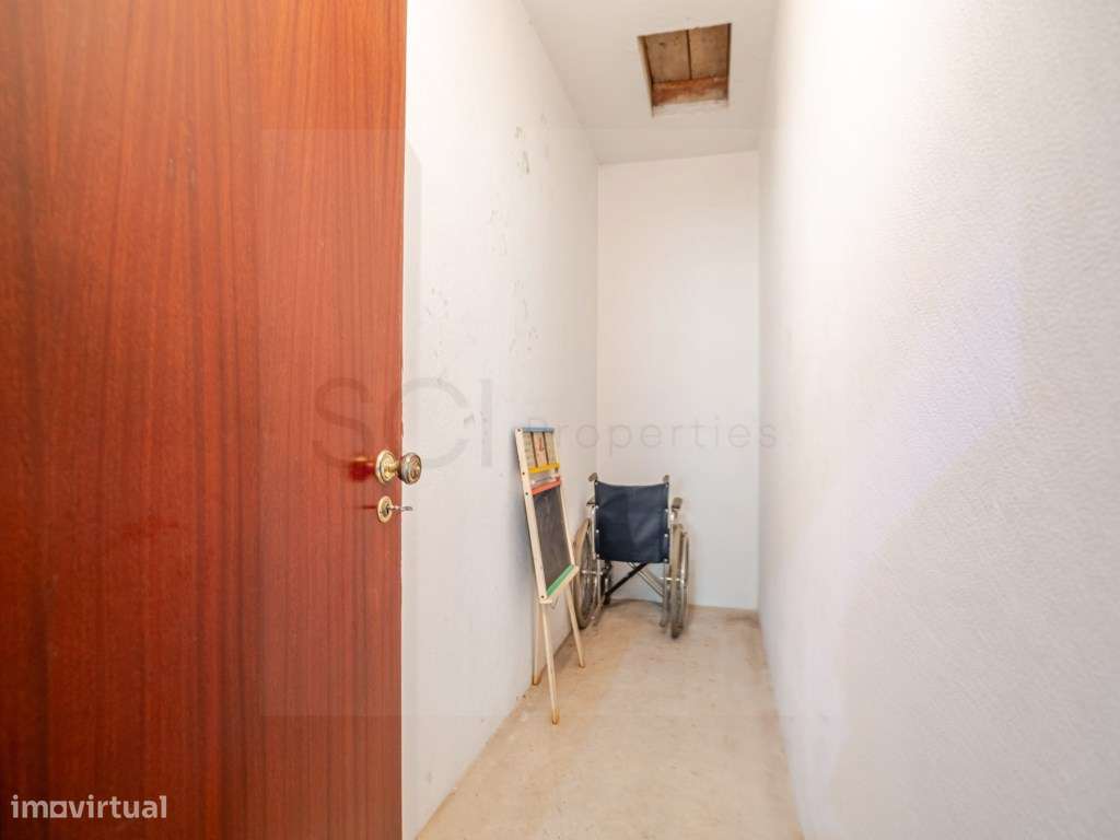 Moradia Térrea Isolada para Remodelar - Foros de Amora-14