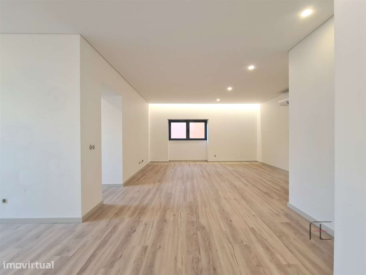 Andar Moradia T3 com Terraço, pronto habitar, centro Espinho - Grande imagem: 2/25