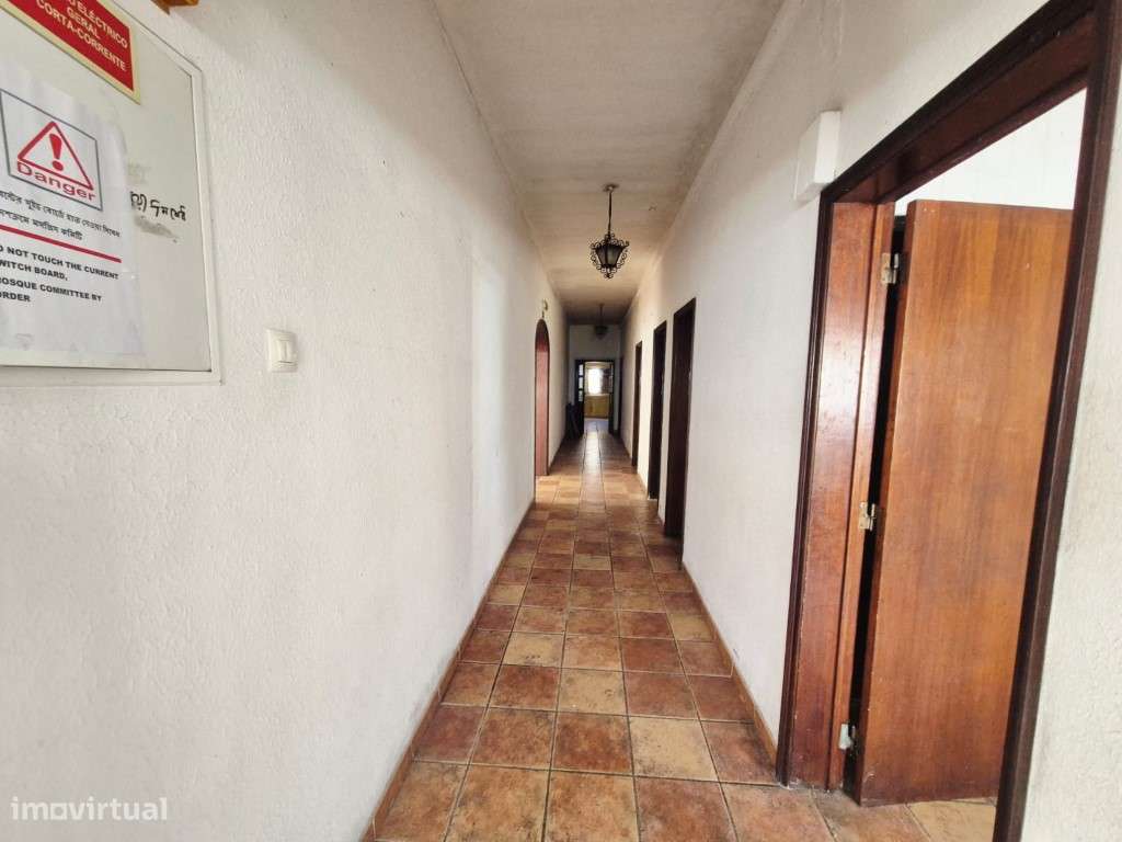 Edifício no centro de Milfontes-12