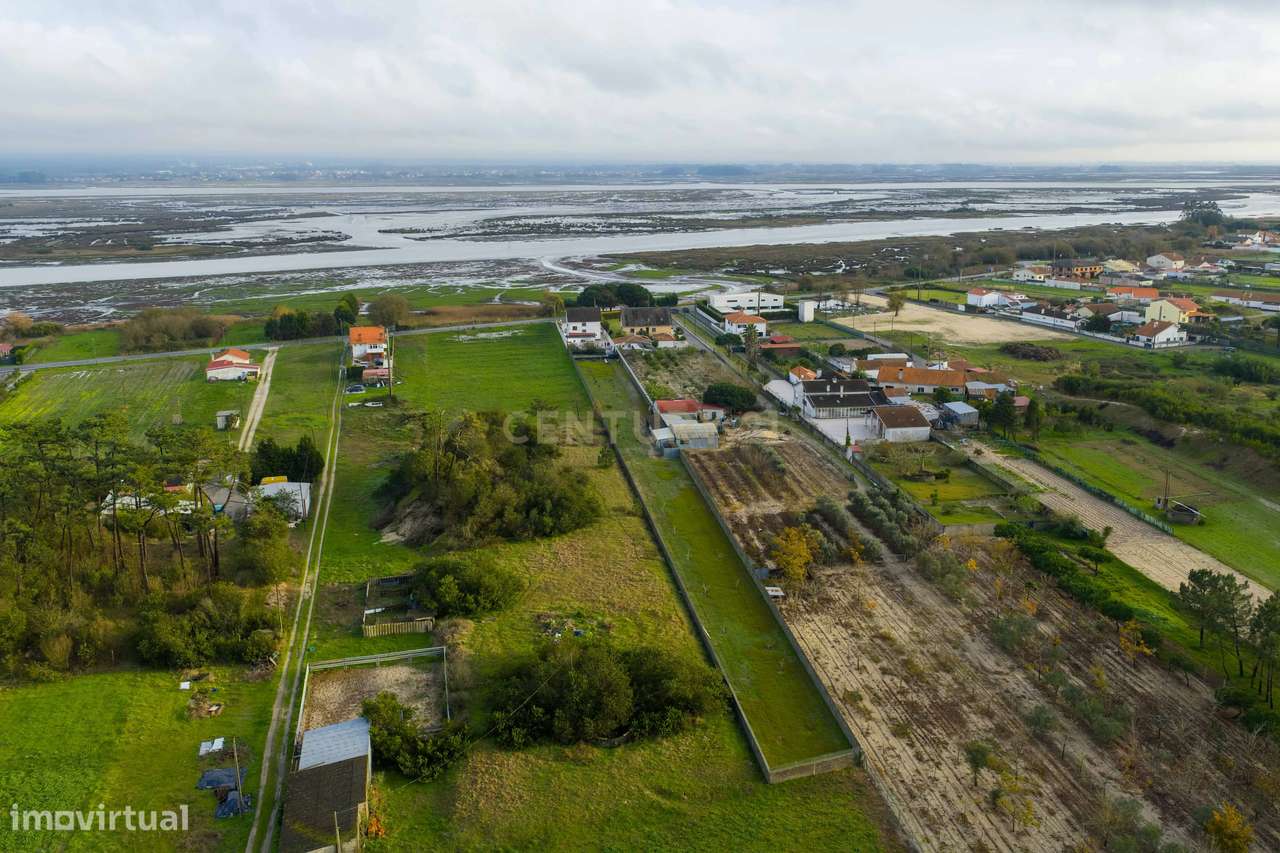 Moradia com um belissimo espaço exterior e praia privada!-5