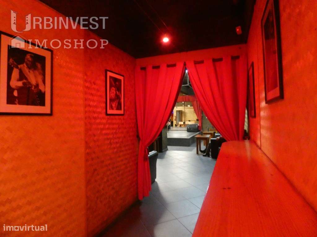 Bar em Carvoeiro, concelho de Lagoa, equipado e pronto a trabalhar. - Grande imagem: 5/12