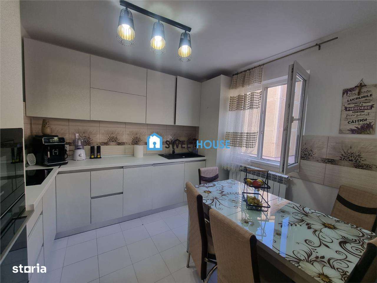 Apartament cu Trei Camere LUX-2