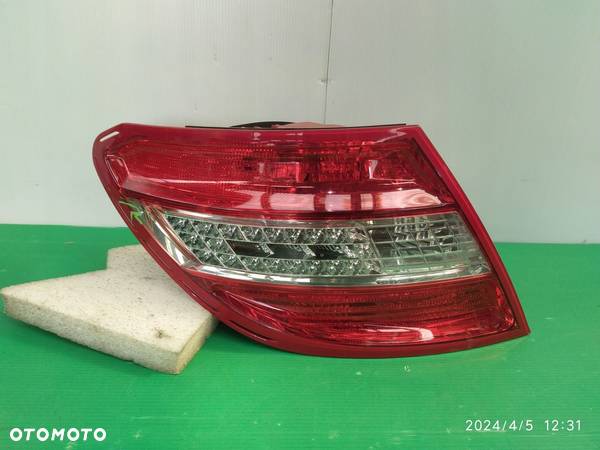 LAMPA TYLNA LEWA MERCEDES C-KLASSE W204 A2048201964 - 1