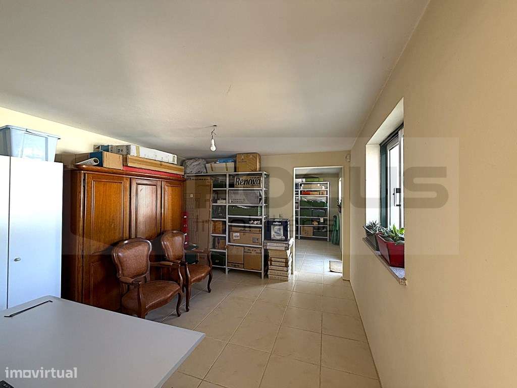 Espaçosa moradia T4 para venda em Esgueira-46