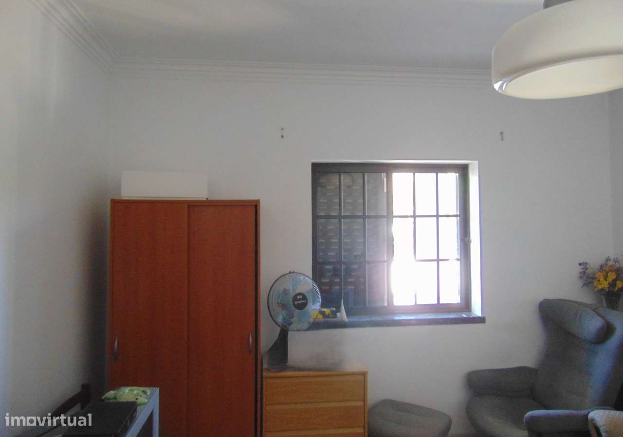 Apartamento T2 Renovado em Mem Martins-19