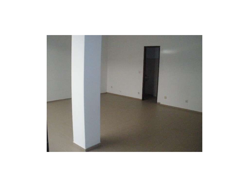 Loja no centro de Monte Real - Grande imagem: 2/3