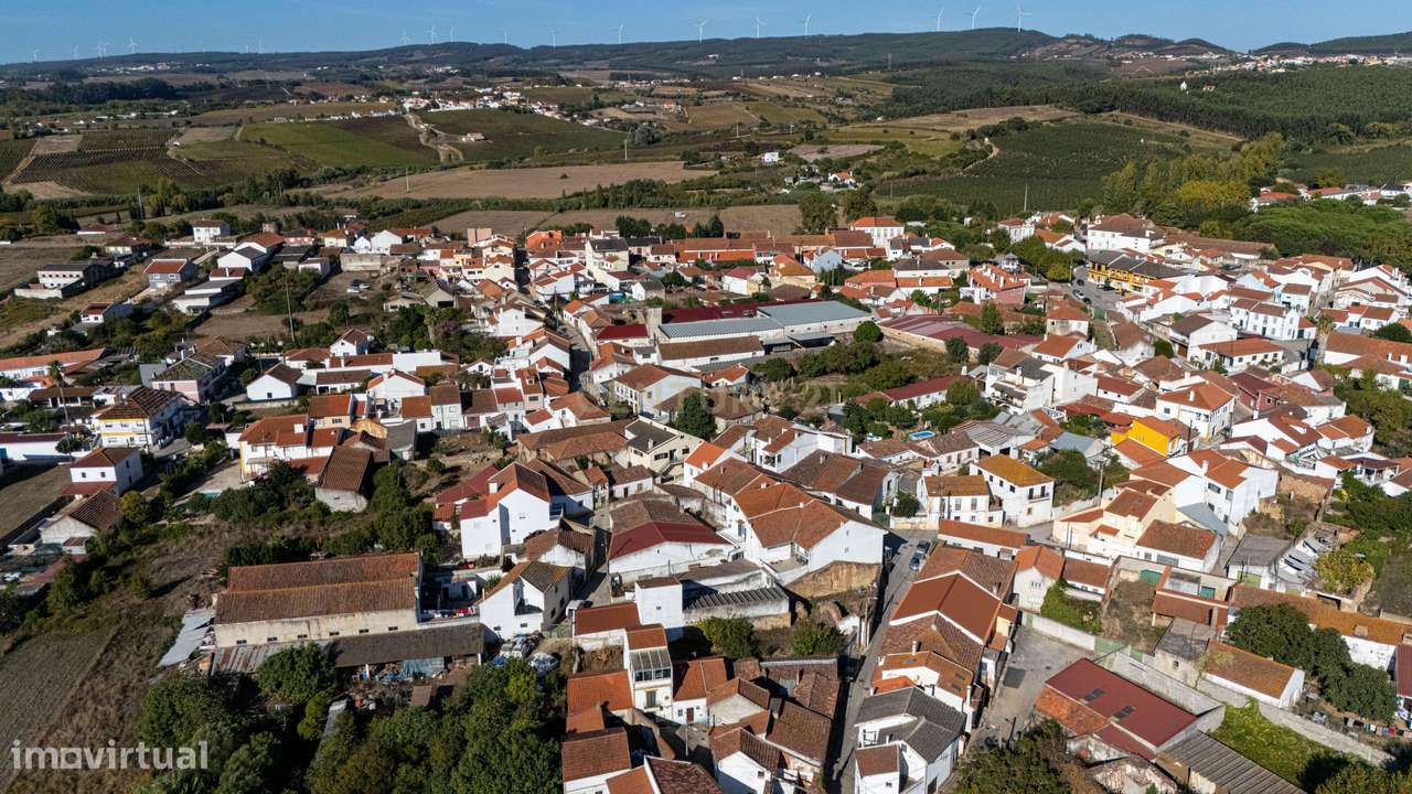 Prédio Urbano em Ruína em Labrugeira-23